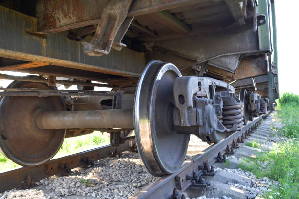 ruedas de un close-up de carga ferrocarril coche. rusia - humphrey bogart fotografías e imágenes de stock
