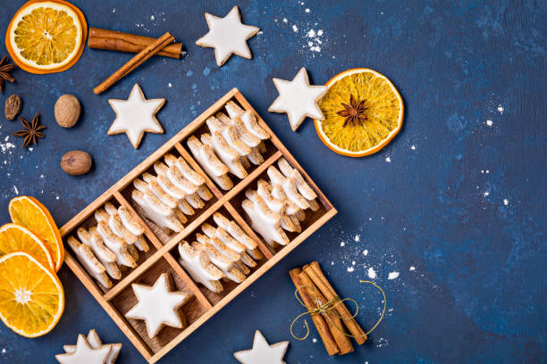 традиционные корицы звезда печенье - anise cinnamon star nutmeg стоковые фото и изображения