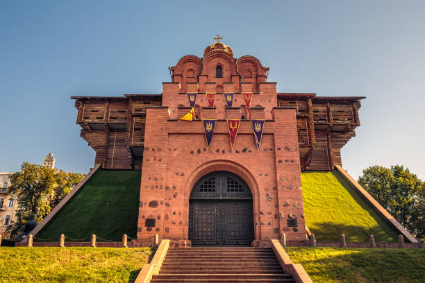 istock Famous Golden Gates 858804574