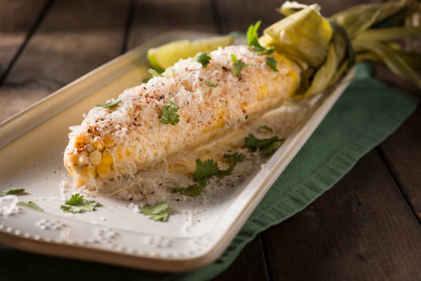 거리 옥수수 구이 - corn on the cob corn cooked boiled 뉴스 사진 이미지