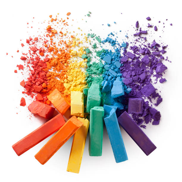 tizas colores con partículas rotas de pastel - paleta equipo de arte y artesanía fotografías e imágenes de stock