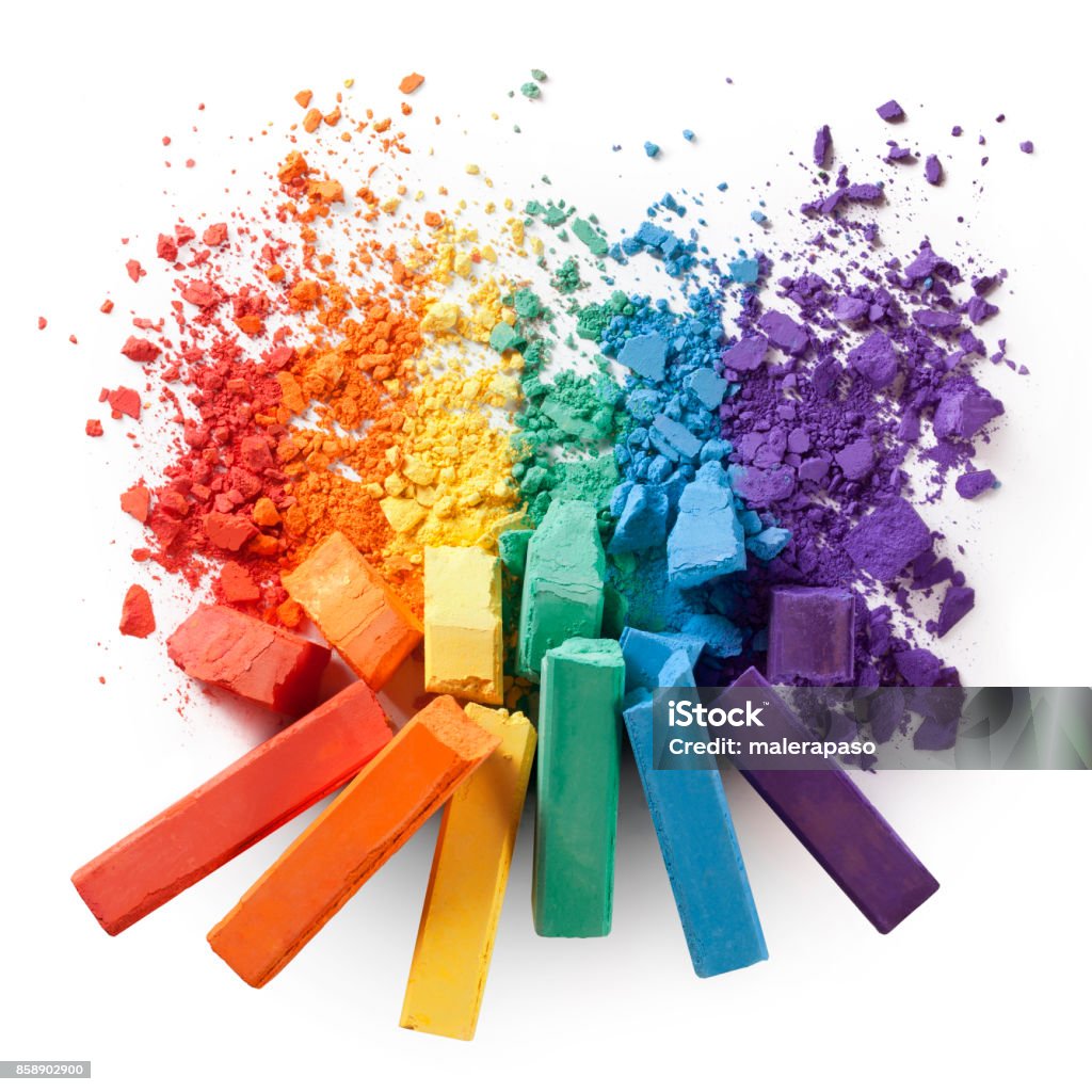 Craies colorées avec des particules de pastel cassés - Photo de Couleur libre de droits