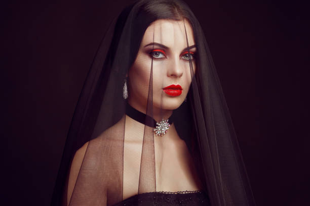 halloween vampire woman portrait - stage makeup black halloween make up imagens e fotografias de stock