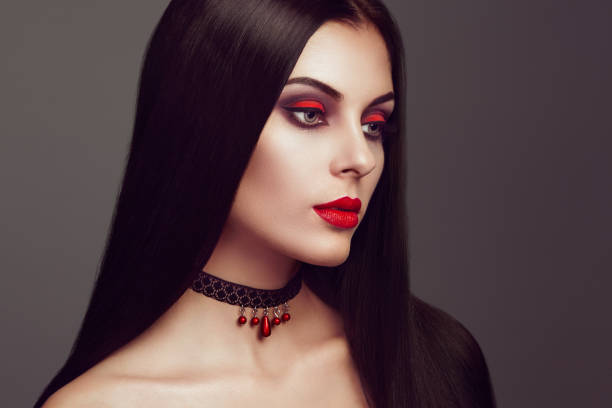retrato de mulher de vampiro de halloween - gothic style women fashion model mystery - fotografias e filmes do acervo