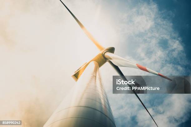 Wind Turbine Stockfoto und mehr Bilder von Windkraftanlage - Windkraftanlage, Windenergie, Nahaufnahme