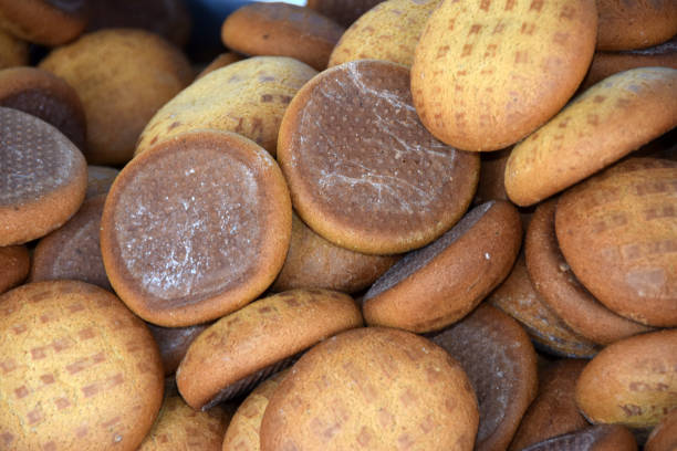 istock Honey cookies on the crowd 859010672
