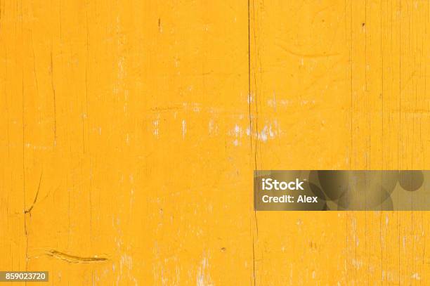 Foto de Textura De Fundo De Madeira Amarelo e mais fotos de stock de Madeira - Madeira, Texturizado - Descrição Geral, Texturizado - Efeito Fotográfico