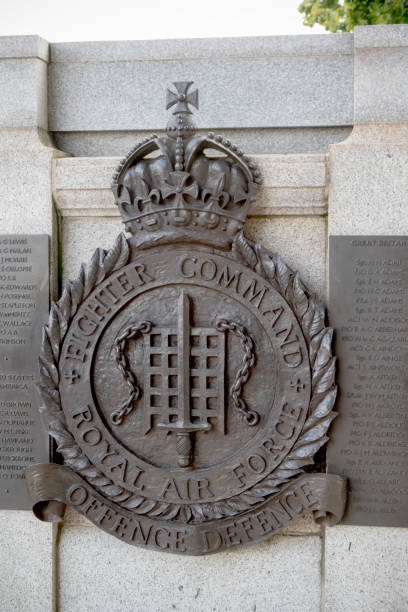 monumento a la batalla de inglaterra - winston churchill fotografías e imágenes de stock