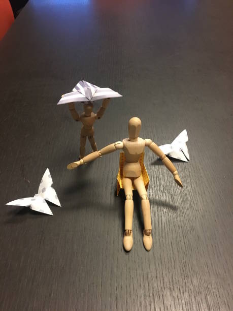 sezení v křesle origami - překonávání protivenství fotky - stock snímky, obrázky a fotky