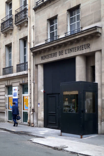 das innenministerium in paris - ministry of the interior stock-fotos und bilder