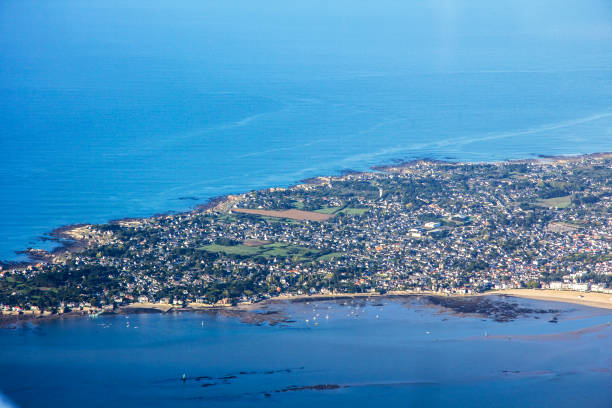 istock Flight on the Atlantic coast, Loire estuary and salt marsh 859092190