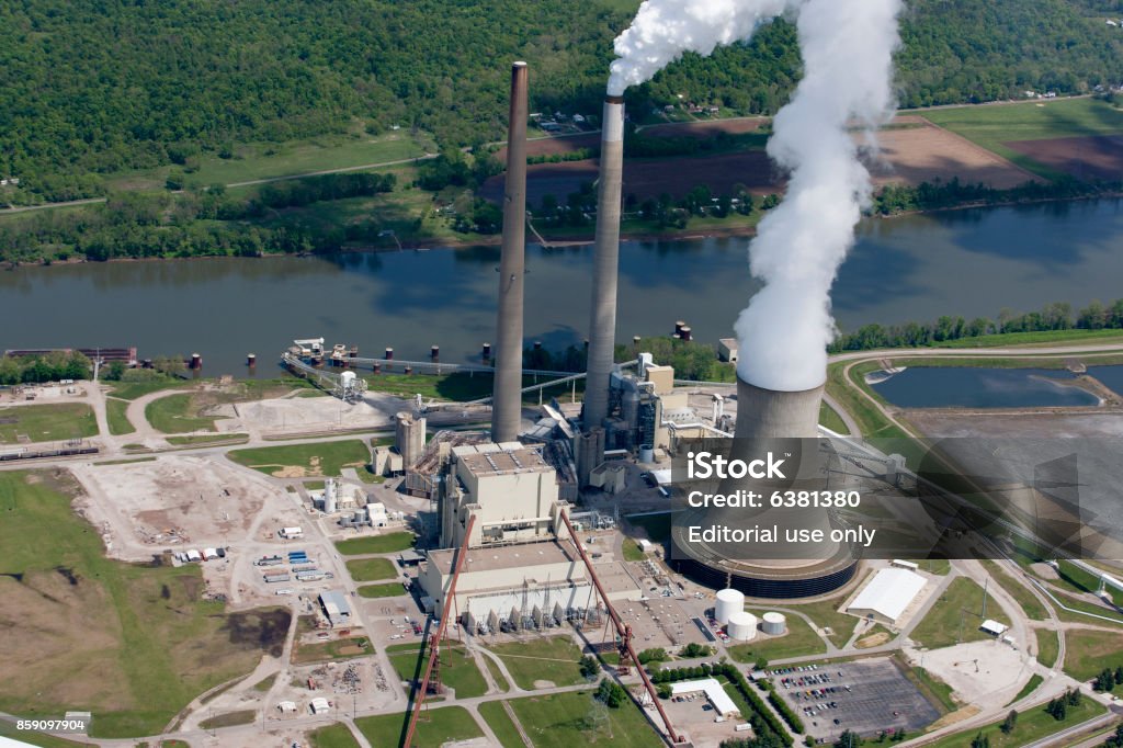 Fotografia aerea della centrale a carbone alpinista - Foto stock royalty-free di Centrale elettrica