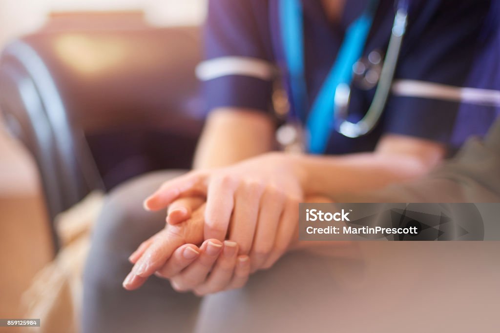 Krankenschwester tröstende patient - Lizenzfrei NHS Stock-Foto