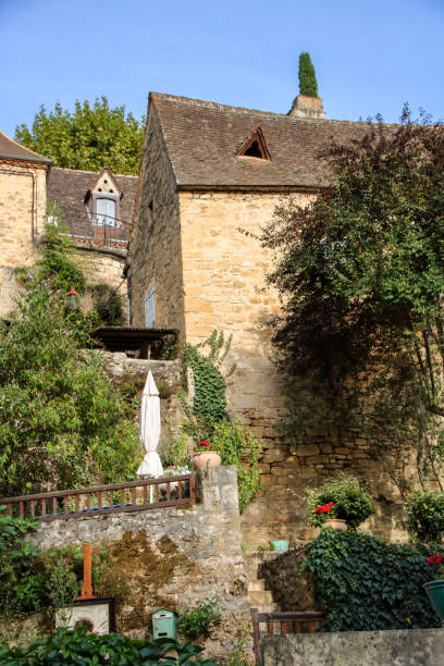 istock beynac-et cazenac village 859226074