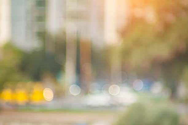 piękne zachód słońca miasto bokeh. - street defocused car road zdjęcia i obrazy z banku zdjęć