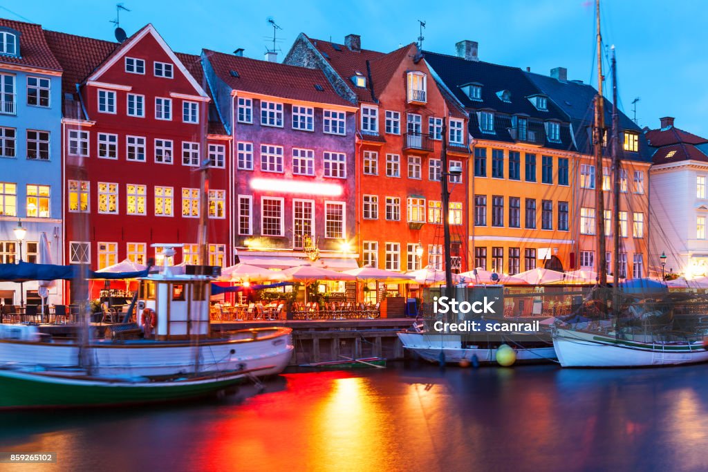 Phong Cảnh Buổi Tối Của Nyhavn Ở Copenhagen Đan Mạch Hình ảnh Sẵn có - Tải  xuống Hình ảnh Ngay bây giờ - iStock