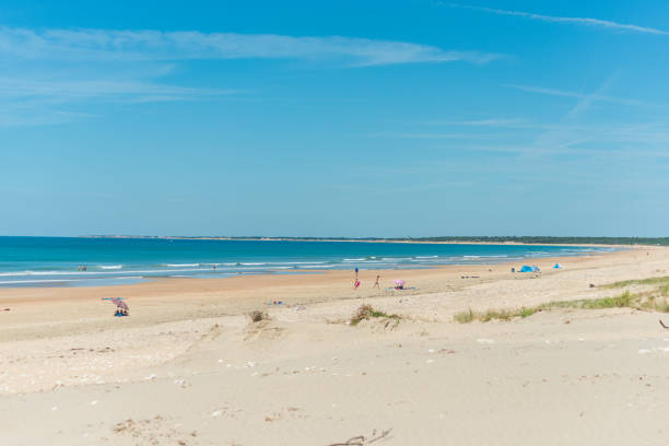 istock ile d'oleron beach in France 859315506
