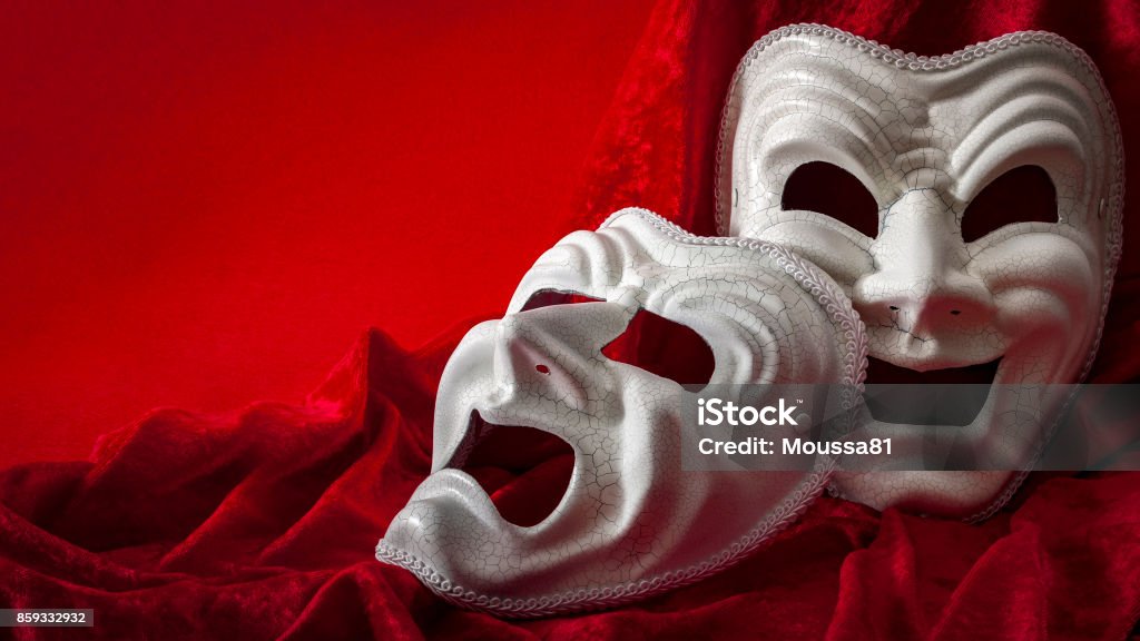 Concept de théâtre et d’opéra avec des masques de théâtre sur velours rouge - Photo de Représentation théâtrale libre de droits