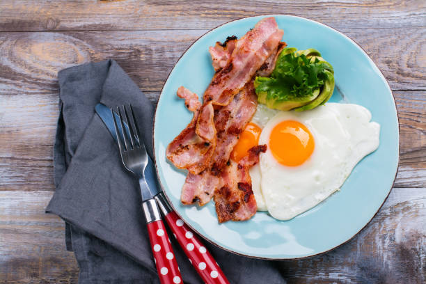 istock Continental breakfast with fried eggs, bacon and avokado 859343050