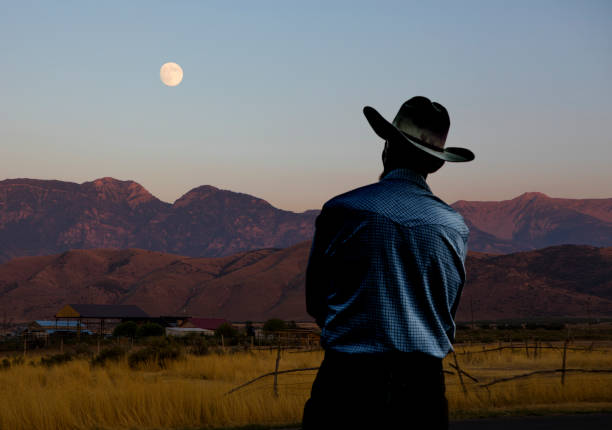 cowboy and the full moon - mountain range utah sky mountain imagens e fotografias de stock