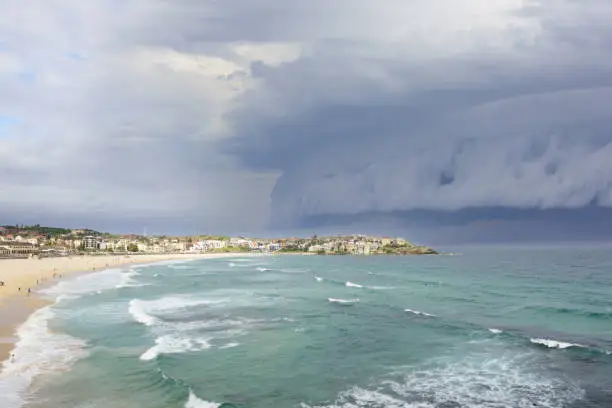 Epic supercell shelf cloud over Bondi Beach

