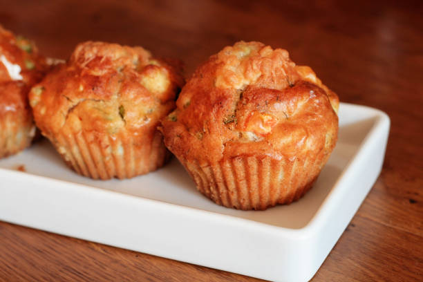 macro de muffins de verduras recién cocidas - salted fotografías e imágenes de stock