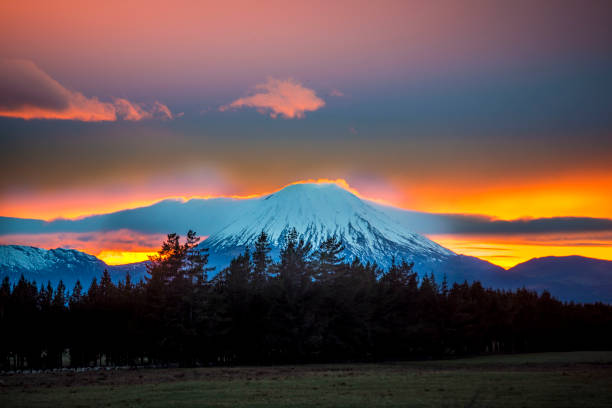 istock mt Ngauruhoe at sunrise 859465502