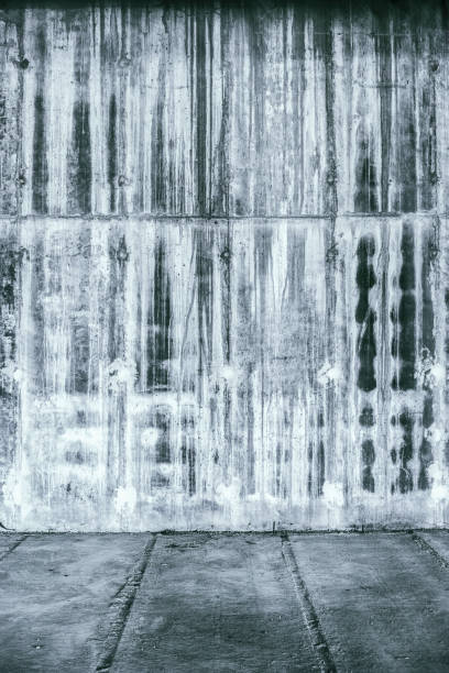 istock Empty urban street, concrete wall 859469234