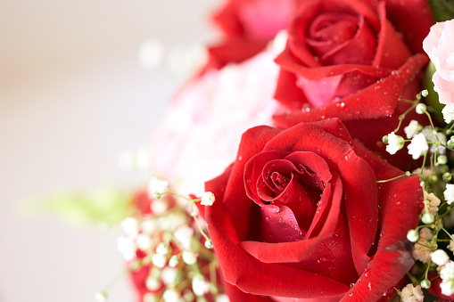 Red rose And pink beautifully arranged in a flower vase. Have romantic Decorate in important events such as wedding decoration in the building. And give it to the loved ones. copy space.