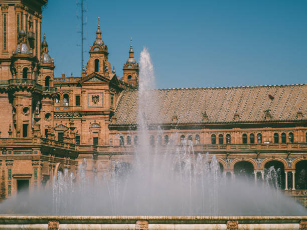 plaza de espana in sevilla, spanien. - seville sevilla fountain palacio espanol stock-fotos und bilder