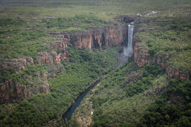 jim jim waterfall, kakadu - kakadu imagens e fotografias de stock