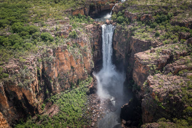 jim jim wasserfall, kakadu - scarp stock-fotos und bilder