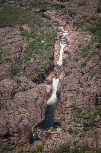 kakadu waterfalls - kakadu australia kakadu national park northern territory imagens e fotografias de stock