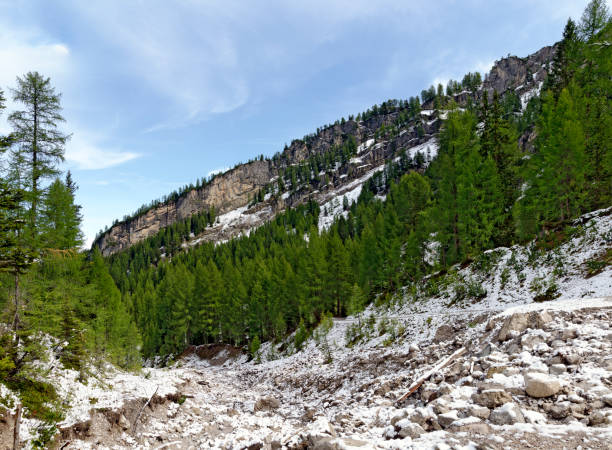 산 격의 침대 - tirol rock gravel mountain peak 뉴스 사진 이미지