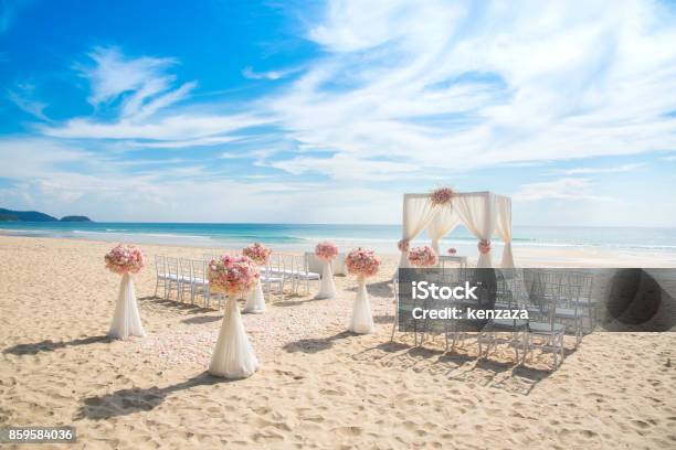 Romantische Hochzeit Am Strand Stockfoto und mehr Bilder von Hochzeit - Hochzeit, Strand, Traumartig