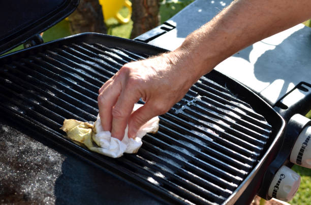 istock Cleaning the outdoor grill 859610606