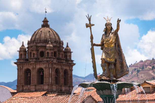 estatua de pachacuti. - provincia de cuzco fotografías e imágenes de stock