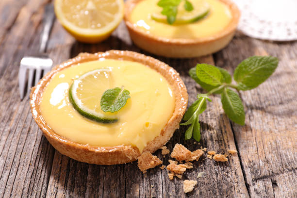 tarte au citron  - tart photos et images de collection