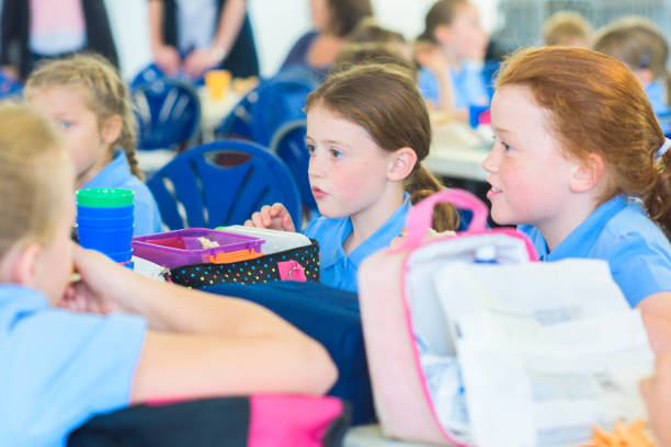 istock Education UK primary school lunch time 859711774