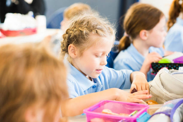 istock Education UK primary school lunch time 859711778