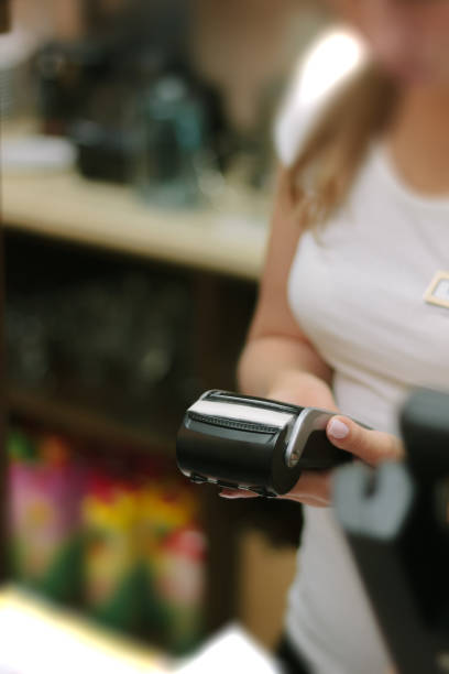 istock Operator making a sale with pos terminal and credit card. 859788286
