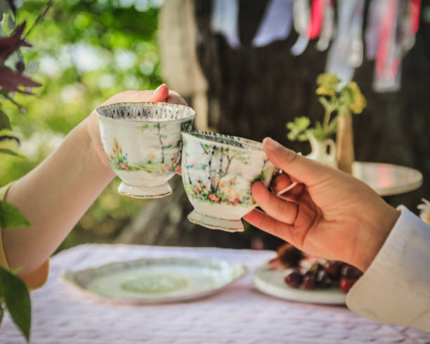 tasse de thé a bientôt - tea party party tea little girls photos et images de collection