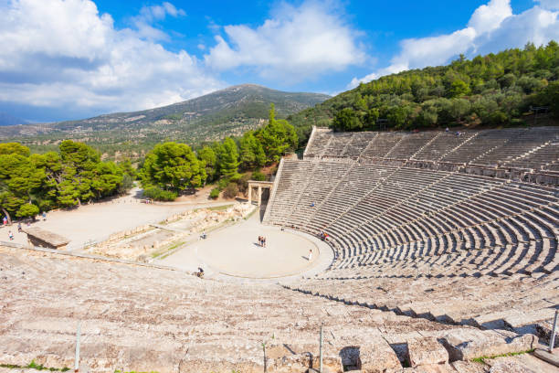 epidaurus ancient theatre, grecja - epidaurus greece epidavros amphitheater zdjęcia i obrazy z banku zdjęć