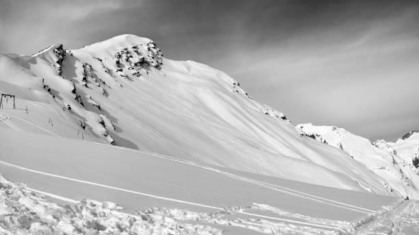 istock Black and white panoramic view on off-piste slope 859918456