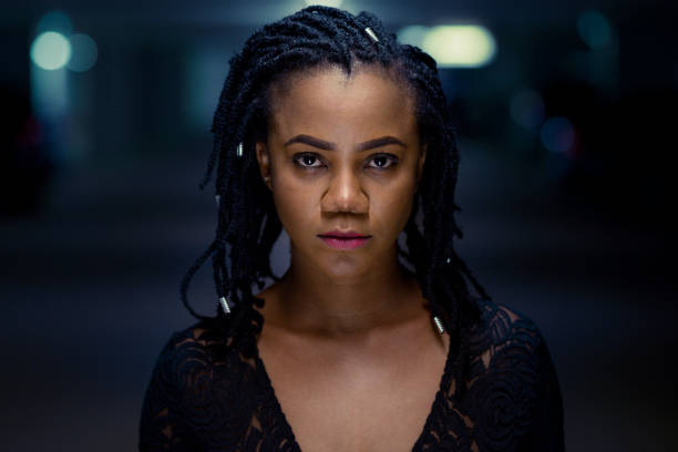 night portrait of a stylish young african woman - braids african descent women pensive imagens e fotografias de stock