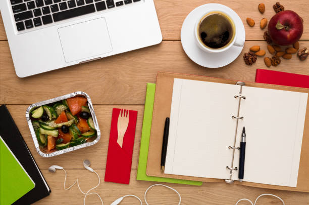 istock Healthy food delivery, lunch box with diet meal 860001048