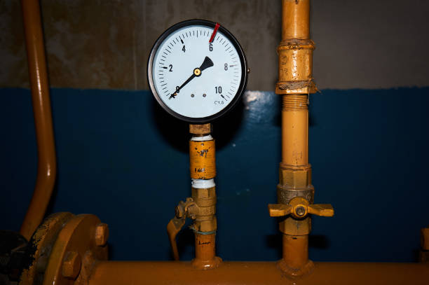 istock Manometer on the gas pipeline showing no pressure 860025652