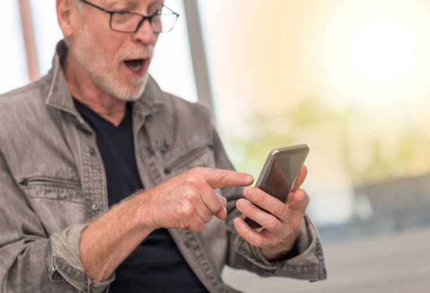 istock Surprised man looking at his mobil phone, light effect 860025952