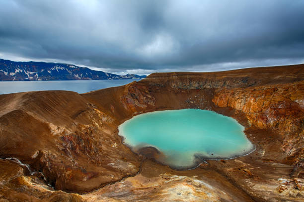 istock Oskjuvatn and Viti 860035618