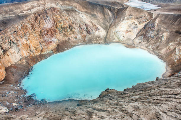 istock Oskjuvatn and Viti 860036848